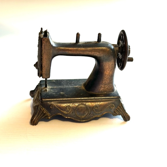 Office Vintage 1976 Durham Industries Diecast Metal Dollhouse Sewing